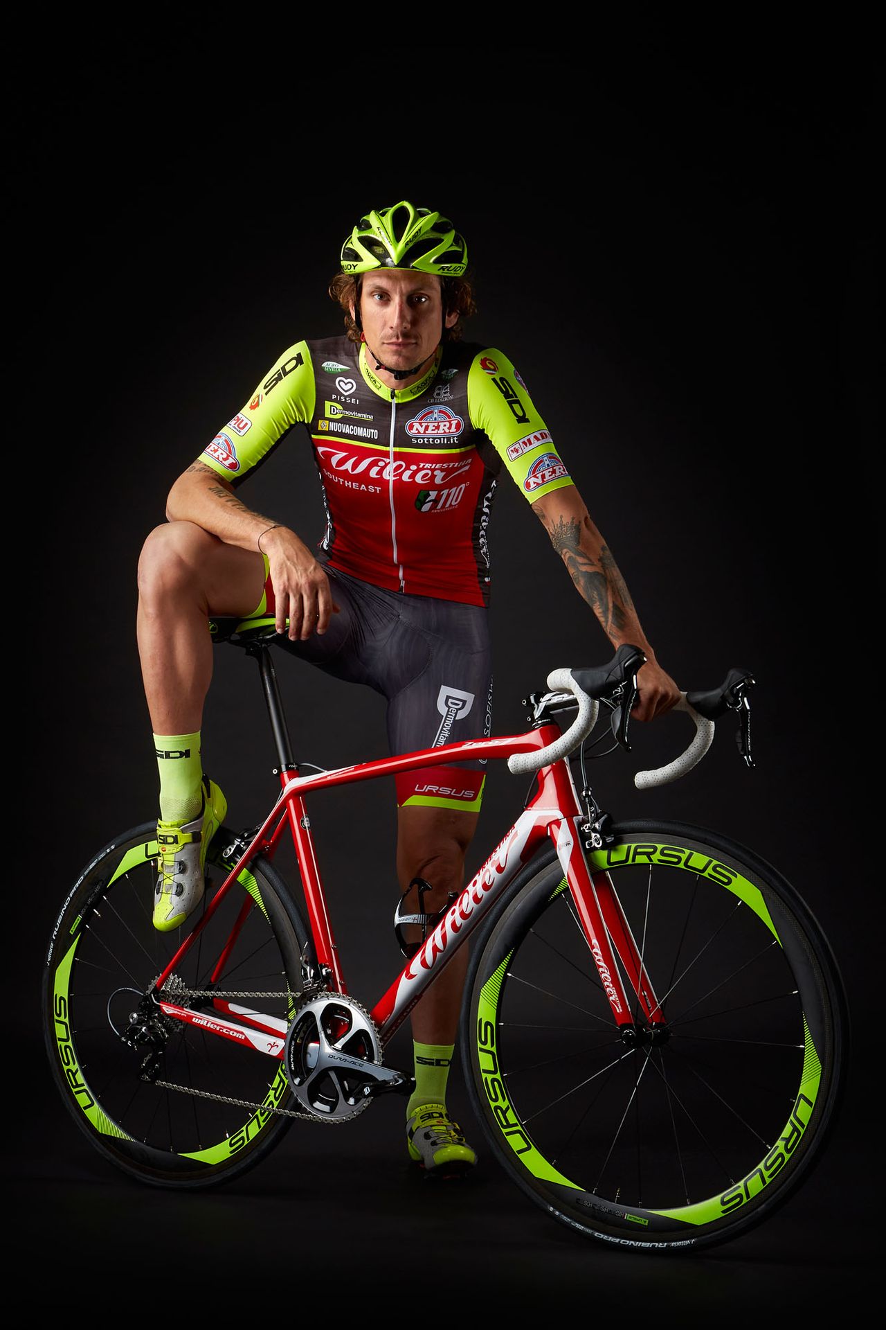 Filippo Pozzato shows the new team kit.