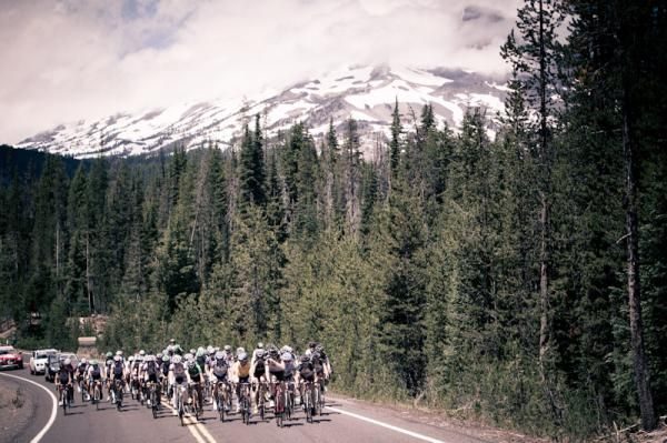 A mountain backdrop for the women's final kilometers