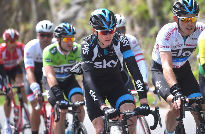 Chris Froome and Luke Rowe having a chat