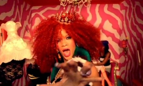 Rihanna&amp;#039;s &amp;quot;S&amp;amp;M&amp;quot; video may be borrowing more than a few visual cues from photographer David LaChapelle.