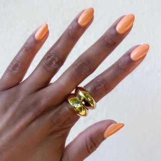 @themaniclub orange manicure