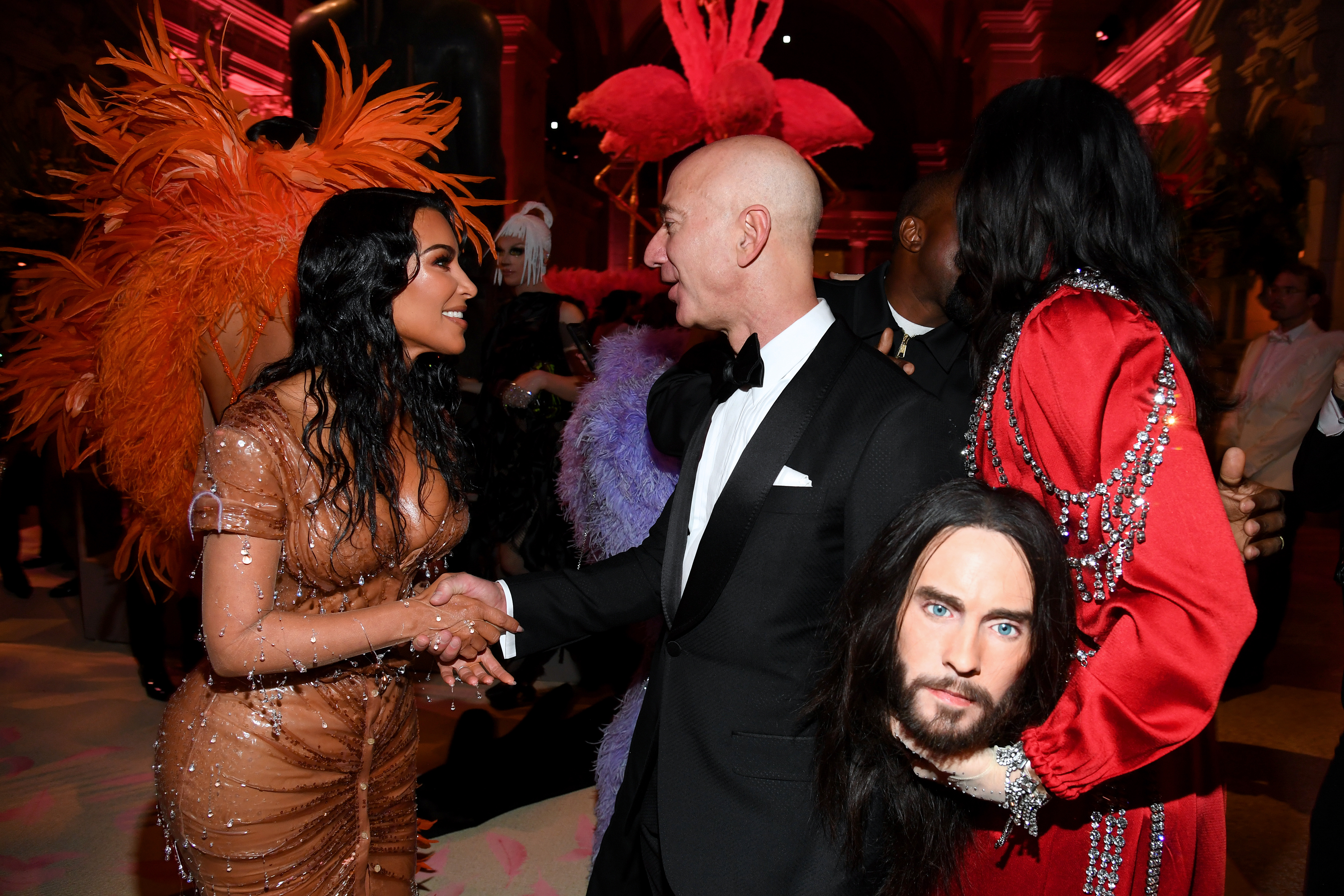 Kim Kardashian meeting Jeff Bezos at the 2019 Met Gala