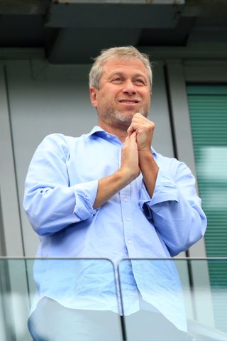 Chelsea owner Roman Abramovich will cover the cost of giving the use of the Millennium Hotel at Stamford Bridge over to NHS staff