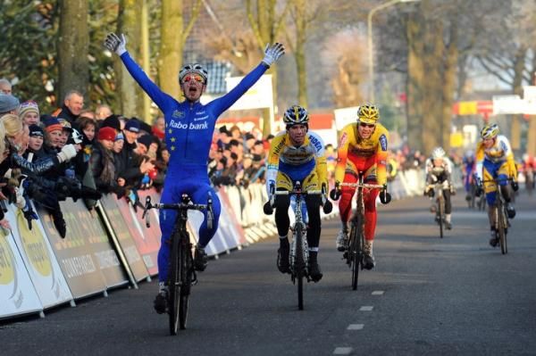Lars van der Haar (Rabobank - Giant Off Road Team) takes the win.