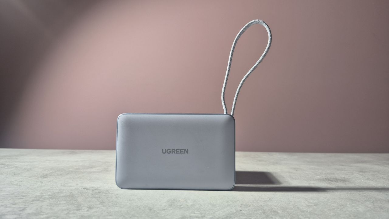 Reverse side of the UGreen MagFlow Magnetic Wireless Power Bank 10000mAh Qi2 25W