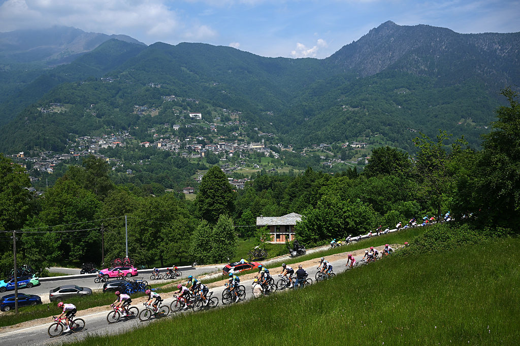 Giro d'Italia Stage 20 Live - three-way fight for the pink jersey on the Colle delle Finestre 