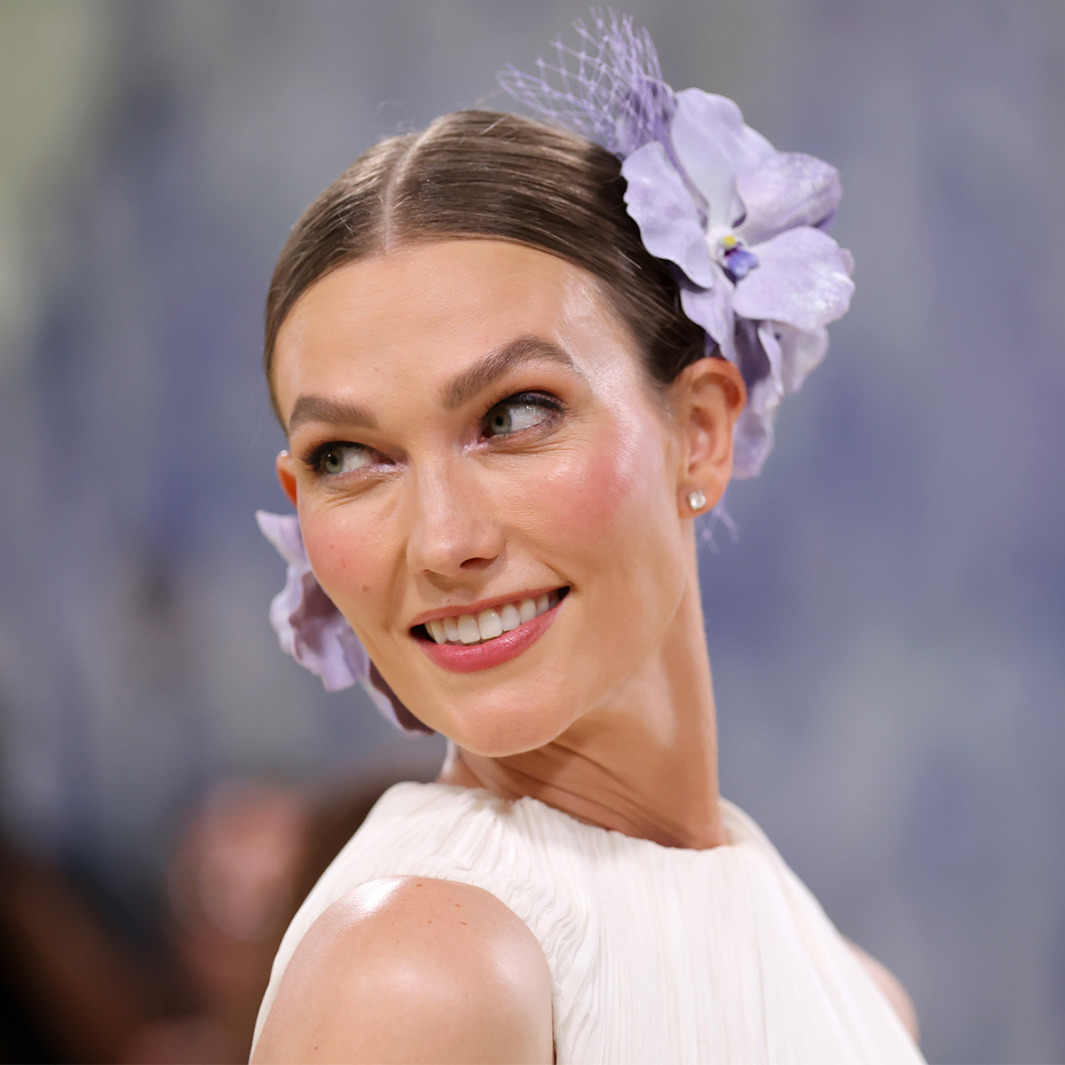 karlie kloss at the met gala wearing cartier jewelry 
