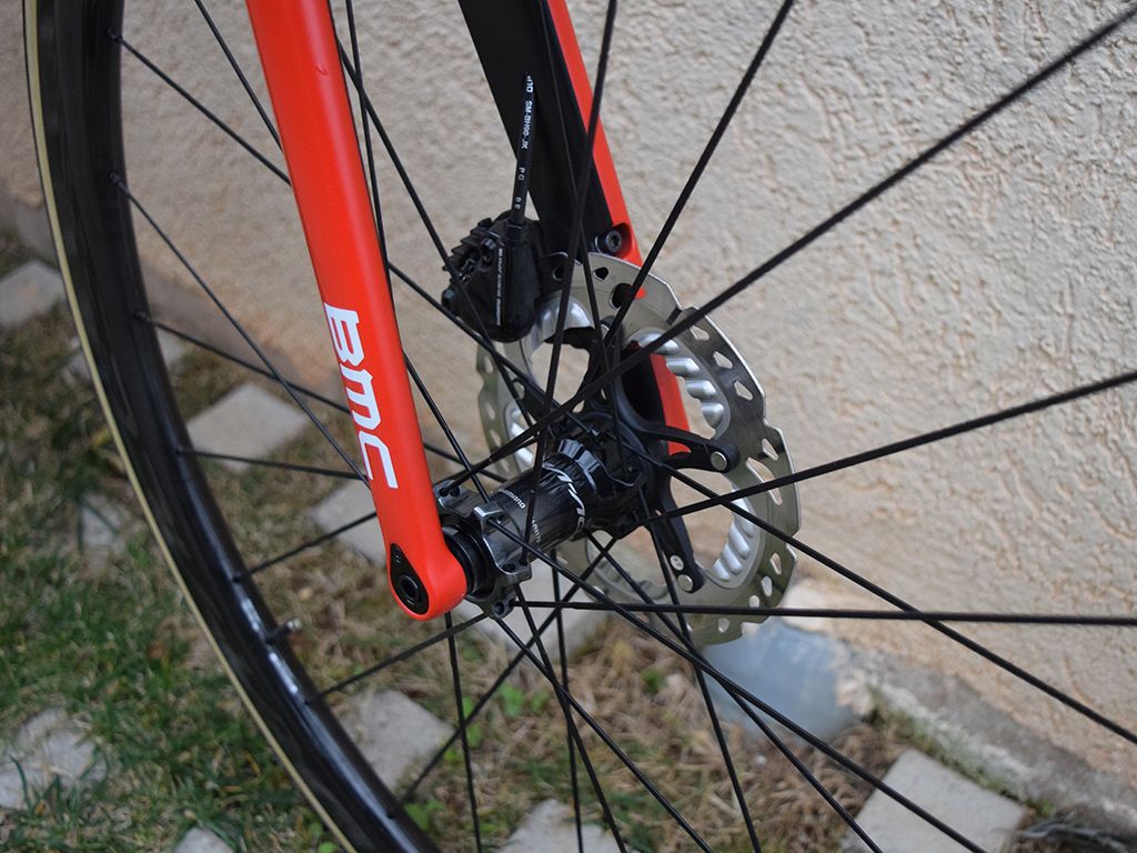 The bike is equipped with 160mm disc rotors on the front wheel