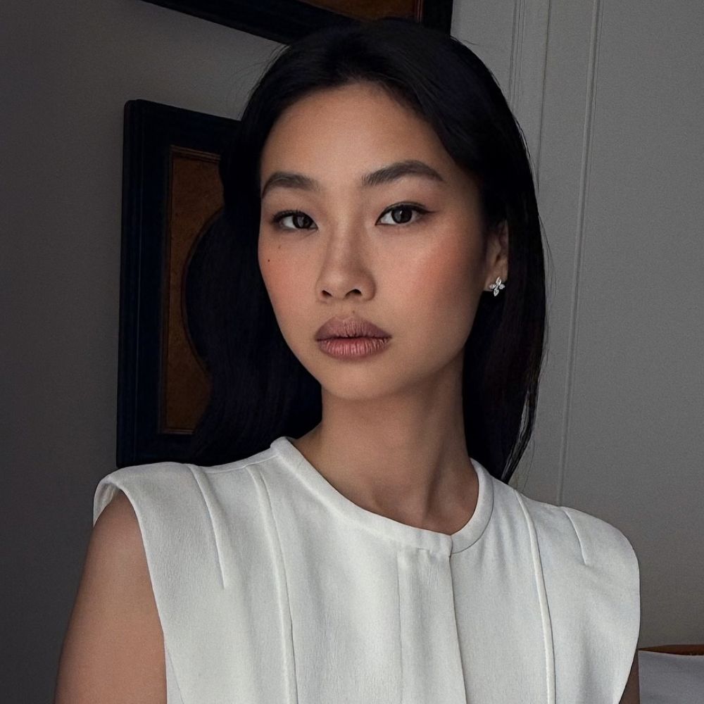 a close-up shot of Jung Ho-yeon,wearing satin-finish makeup