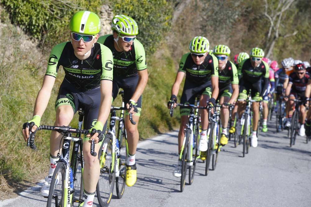 Cannondale-Garmin lead the peloton