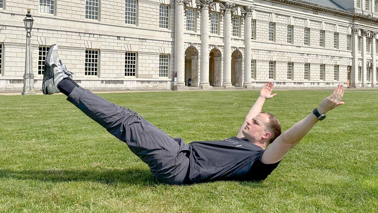 Ollie Thompson performing a hollow hold
