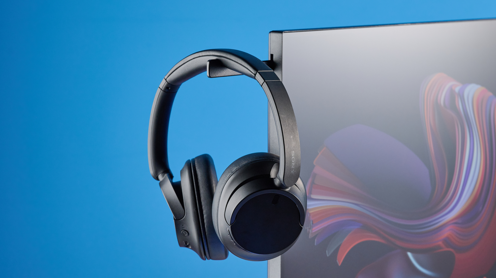 An Alienware AW2525HM monitor