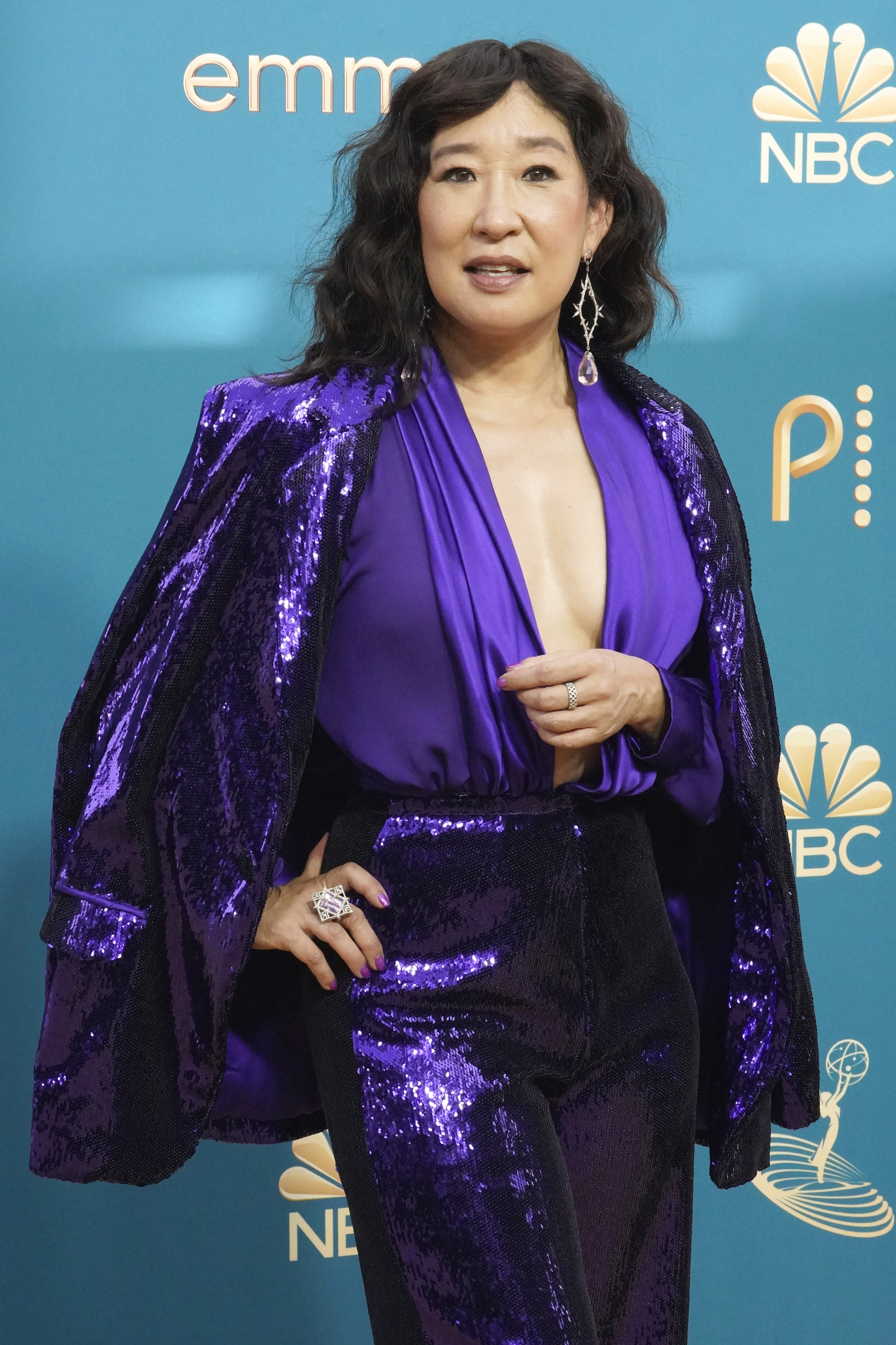sandra oh emmys 2022 red carpet