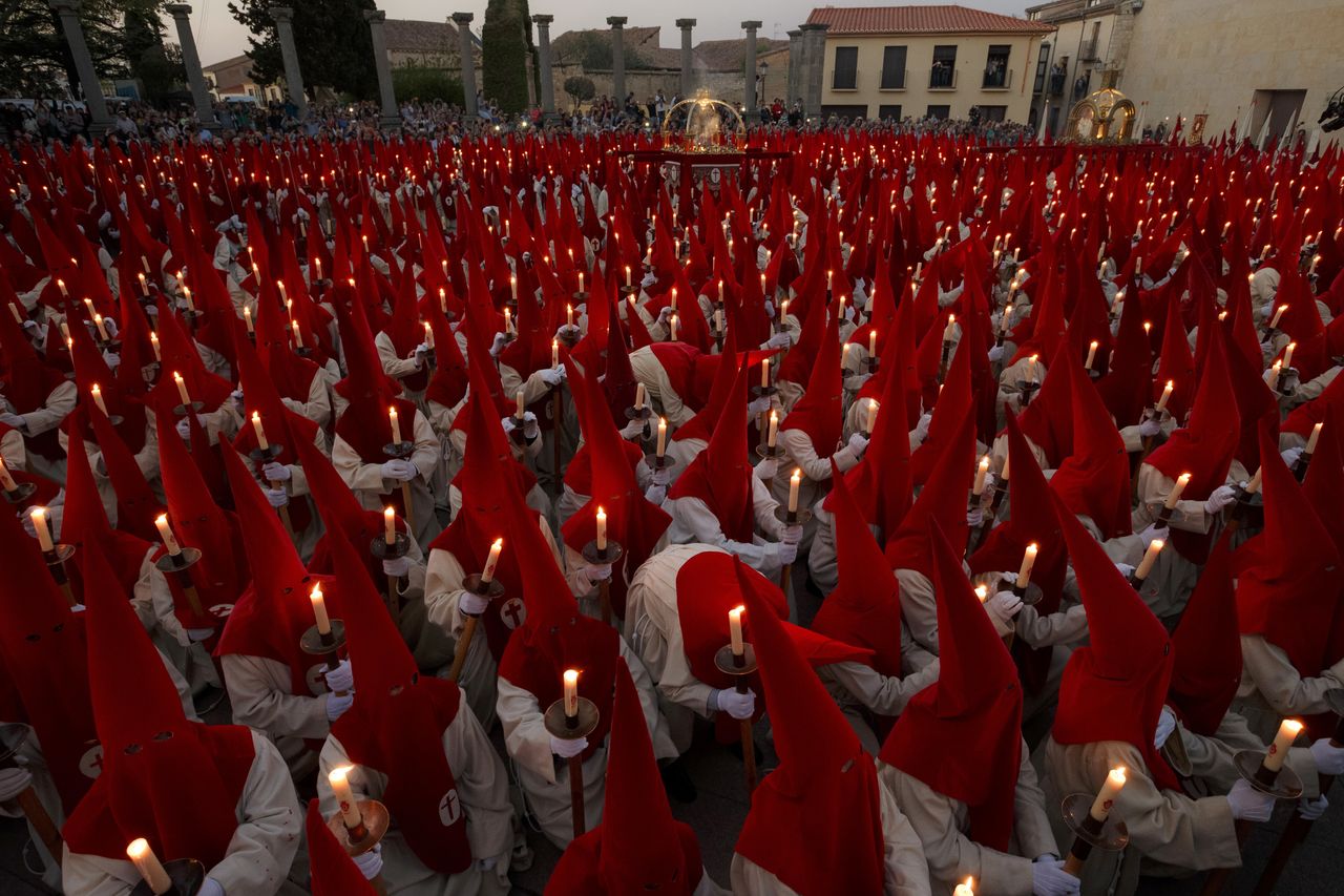 The &amp;#039;El Silencio&amp;#039; brotherhood takes part in a Holy Week procession in Zamora, Spain.