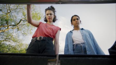 Margaret Qualley and Geraldine Viswanathan in Drive-Away Dolls