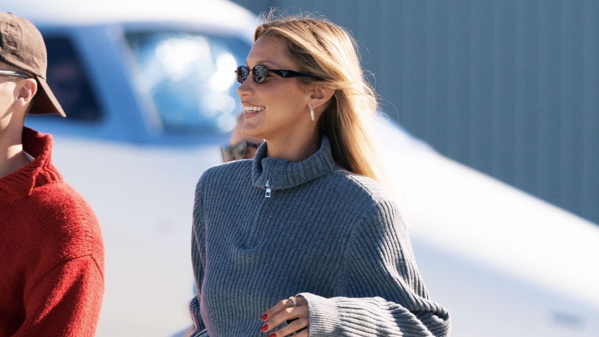 *This* Is Exactly How to Wear Leggings to the Airport and Still Look Chic