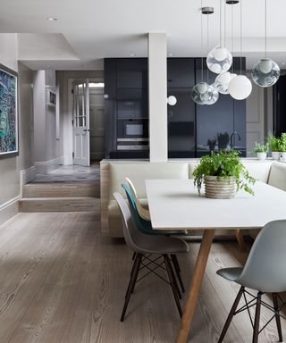 L-shaped kitchen ideas in an open plan room with banquette seating