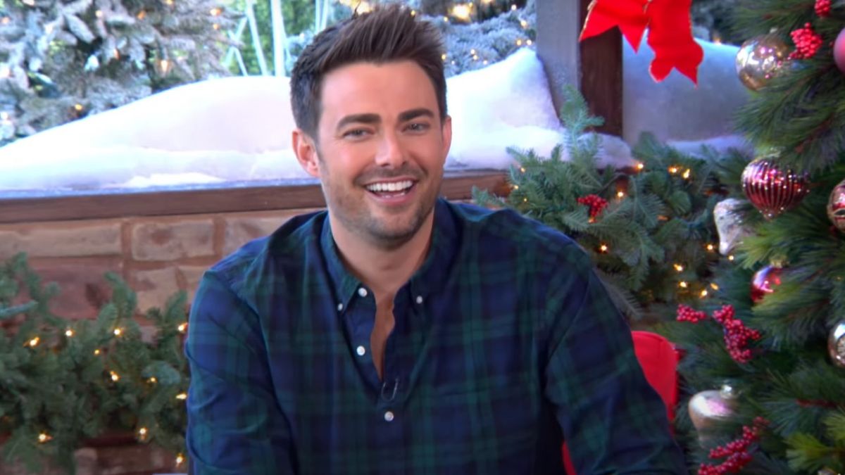 Jonathan Bennett promotes Hallmark&#039;s The Christmas House.