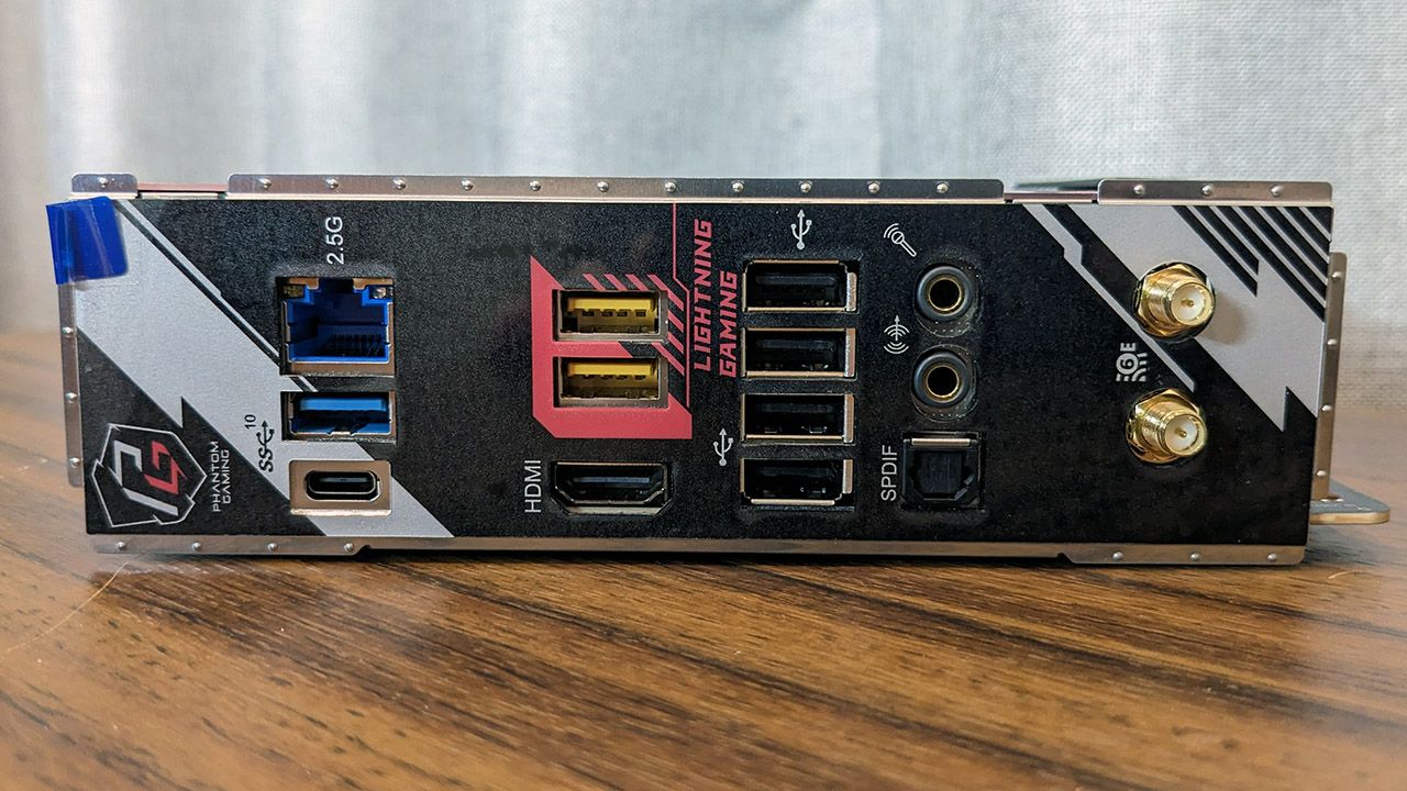 Asrock B650E PG-ITX WIFI rear I/O