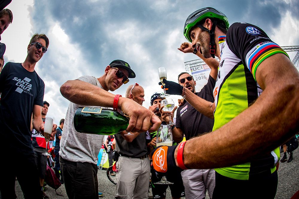 Jose Hermida (Multivan Merida Biking Team) celebrates his final career World Cup
