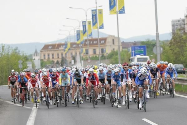 Race leader Dylan Van Baarle waits for the start in Roudnice nad Labem.