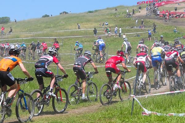 The massive elite men's field made for a chaotic start