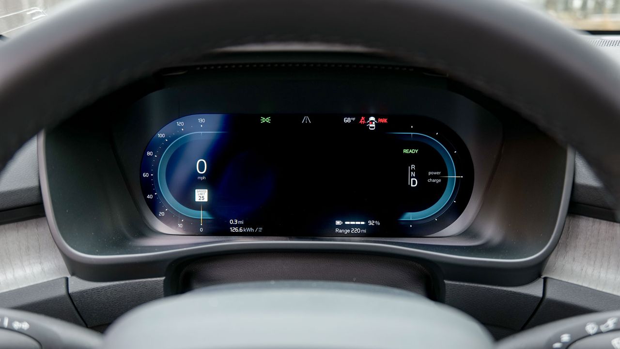 2025 Volvo EX40 Ultra Twin Motor test drive review.