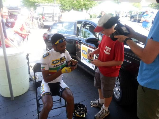 Ethiopian champion Tsgabu Grmay (MTN-Qhubeka) provides an autograph