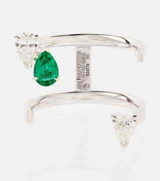 Serti Sur Vide 18kt White Gold Ring With Diamonds and Emerald