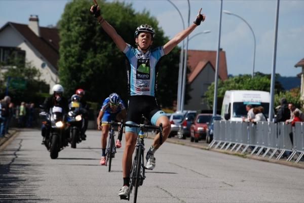 Sam Spokes (EFC Omega Pharma QuickStep) wins the opening stage of the Tour de l'Eure et Loire