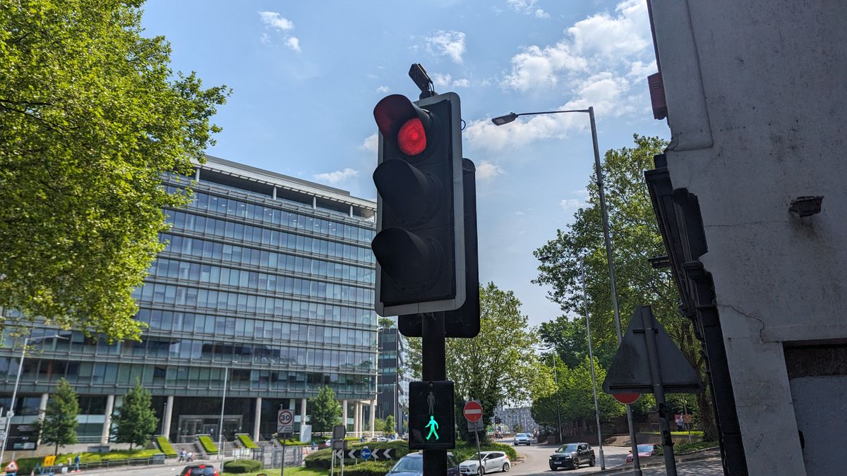 200 photos google pixel 8a vs google pixel 6 pro