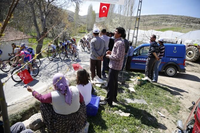 The Tour of Turkey peloton gets some encouragement from roadside spectators