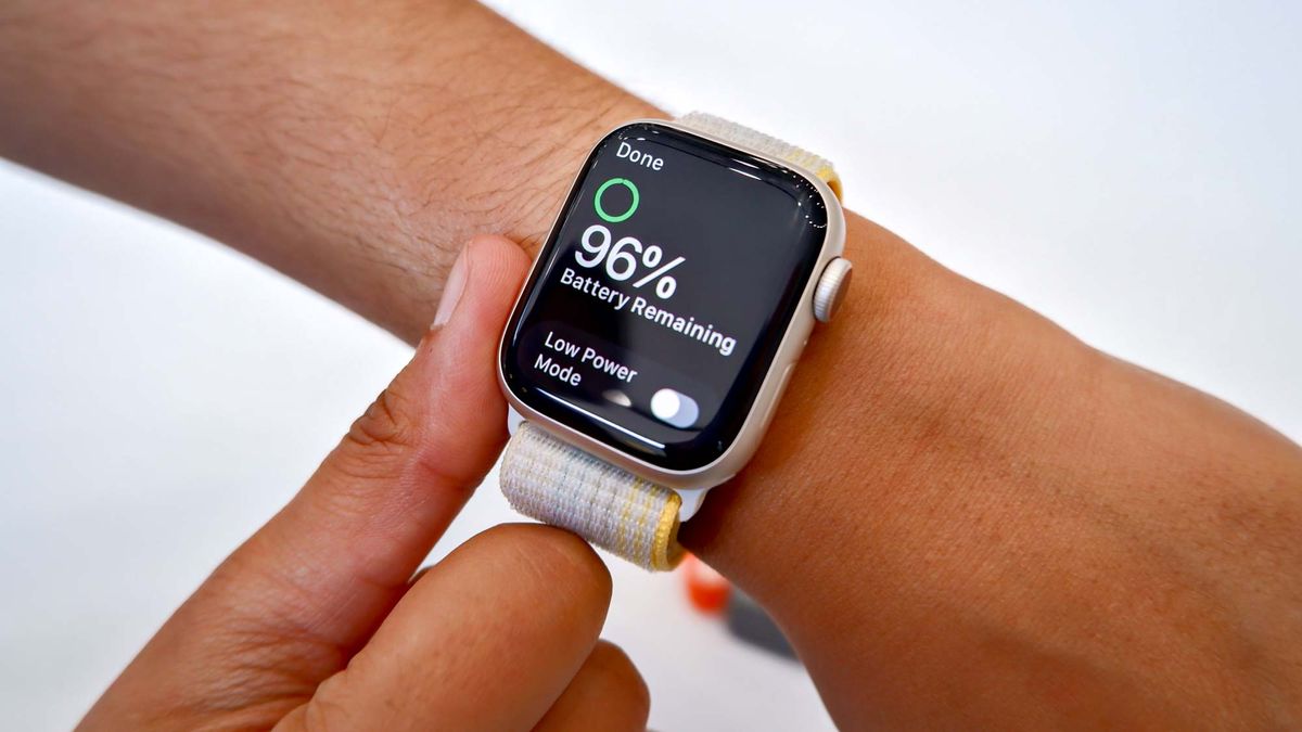 Batfree, World's First Power Strap for Apple Watch by Togvu — Kickstarter