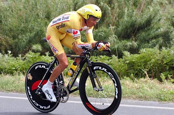 Gilberto Simoni (Saunier Duval) going flat out