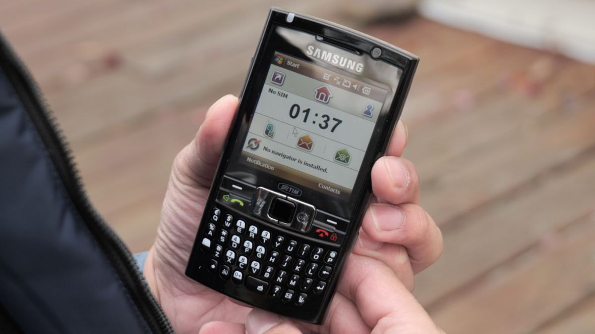 Samsung Epix held in hand.