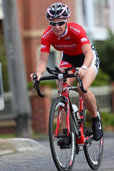 Race leader, Rochelle Gilmore (HP PInarello) handed the lead to team-mate, Vicky Whitelaw in the Honda Hybrid Women's Tour