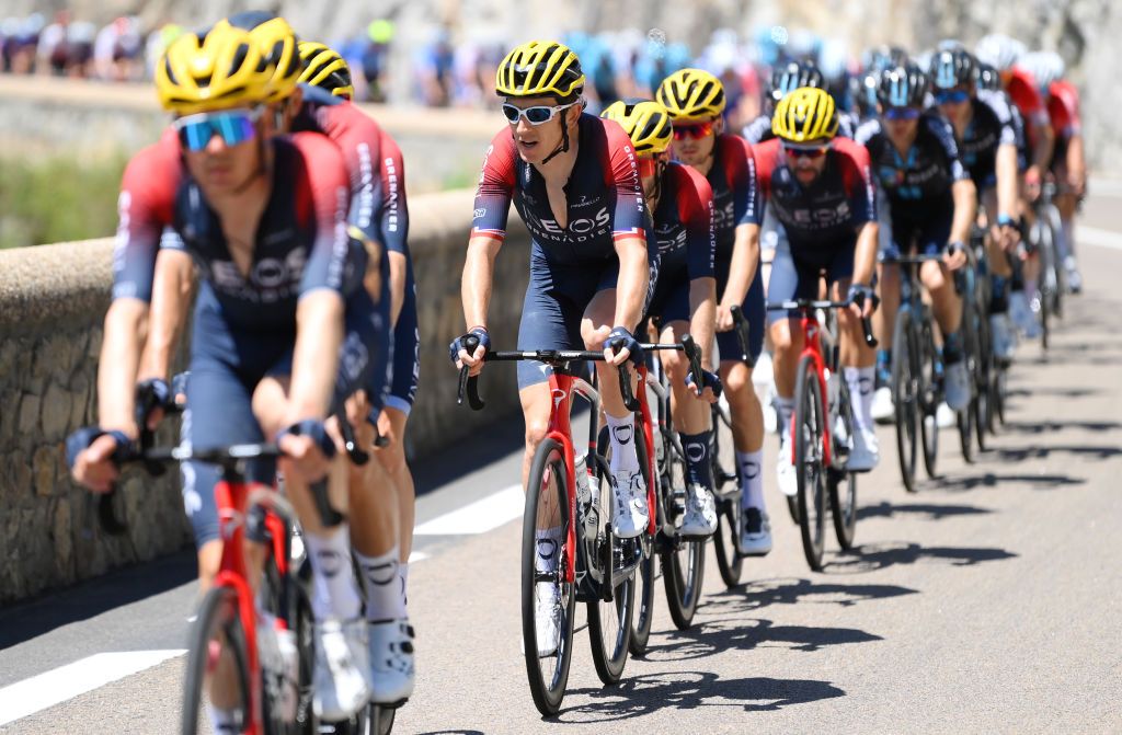 Ineos Grenadiers ride together