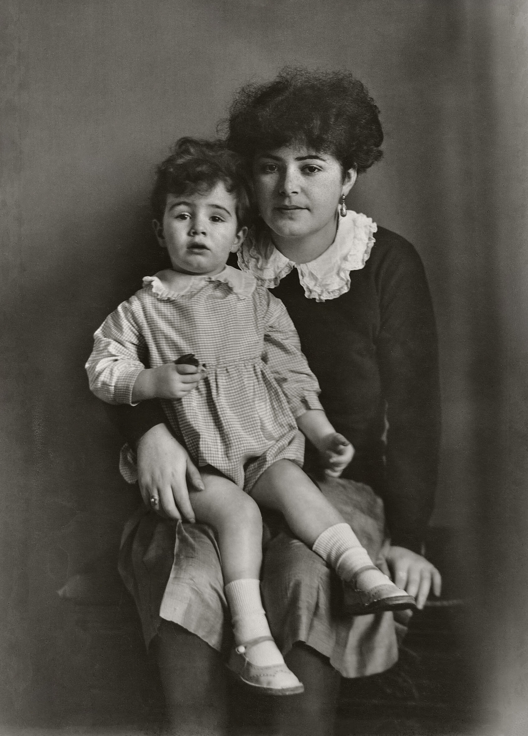 August Sander: Mother and Daughter, 1931