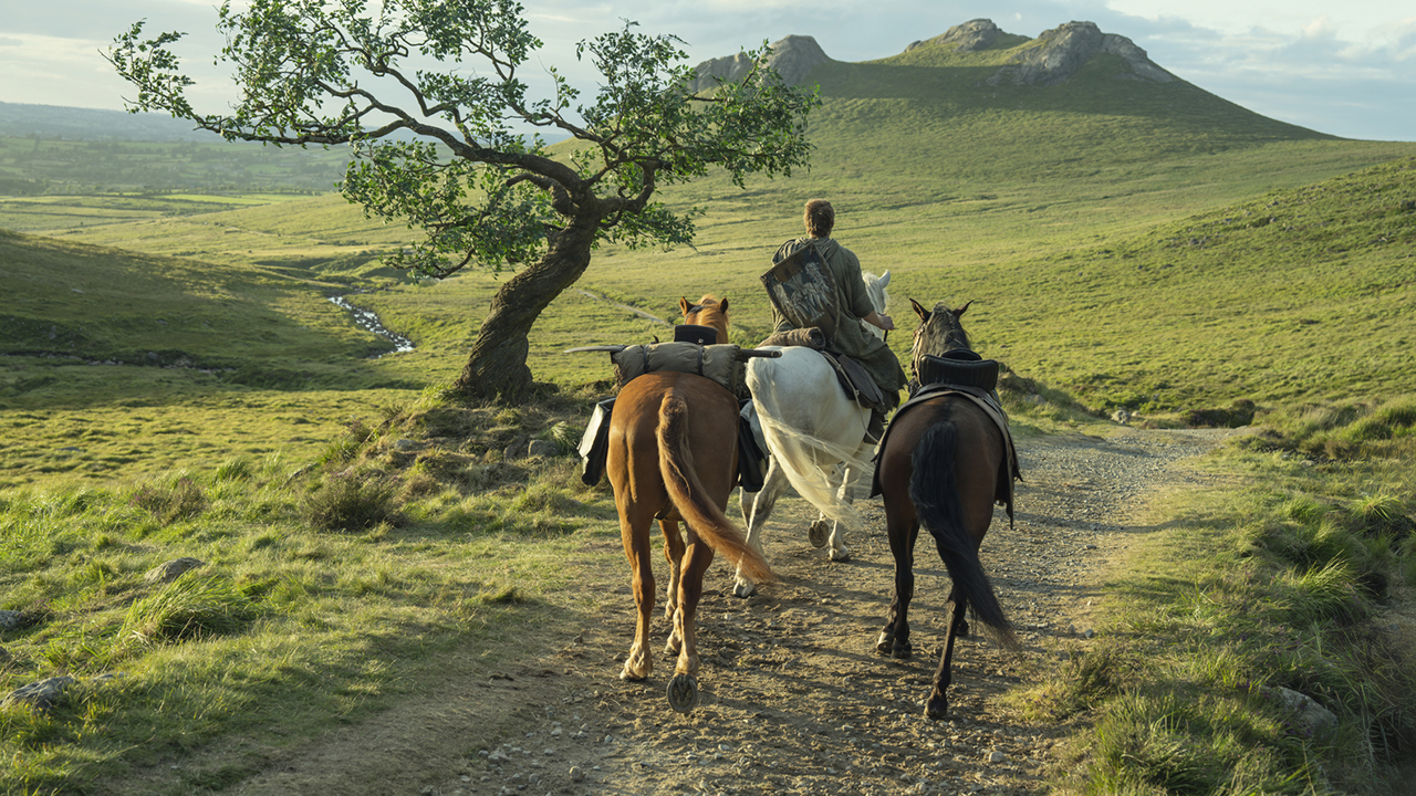 Ser Duncan 'Dunk' the Tall riding a horse and pulling two others behind him in A Knight of the Seven Kingdoms