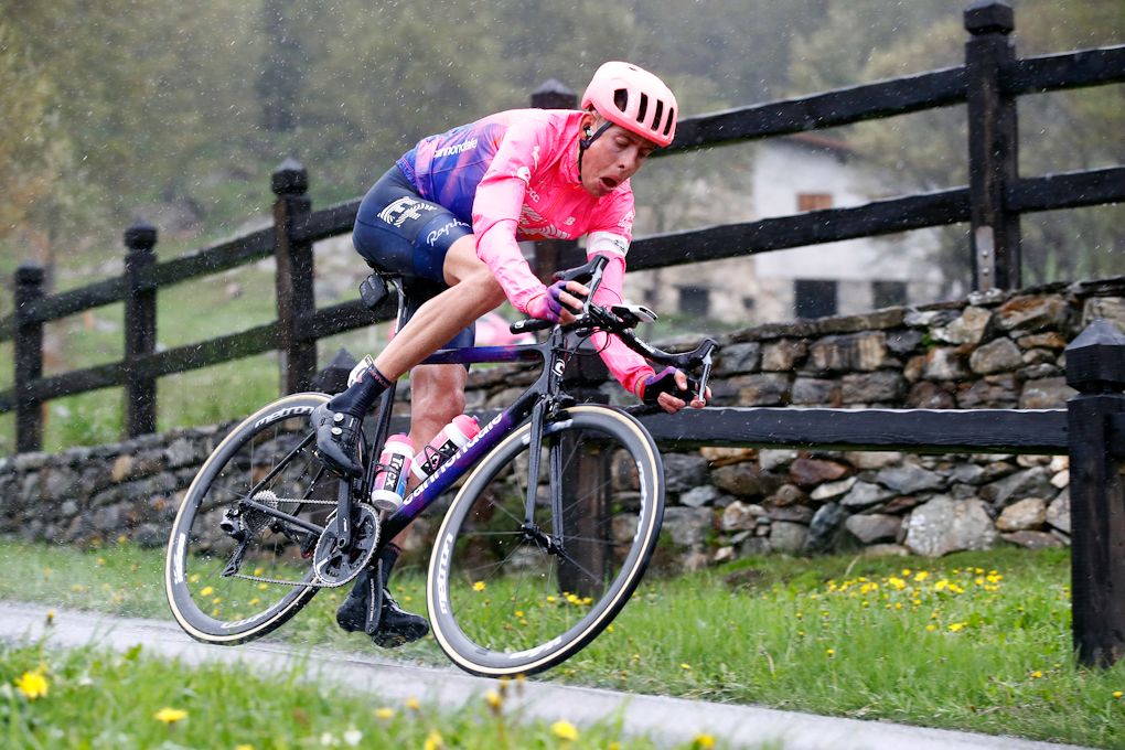 Hugh Carthy descends of the Motirolo during stage 16 at the Giro