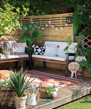 garden area with bench with cushions