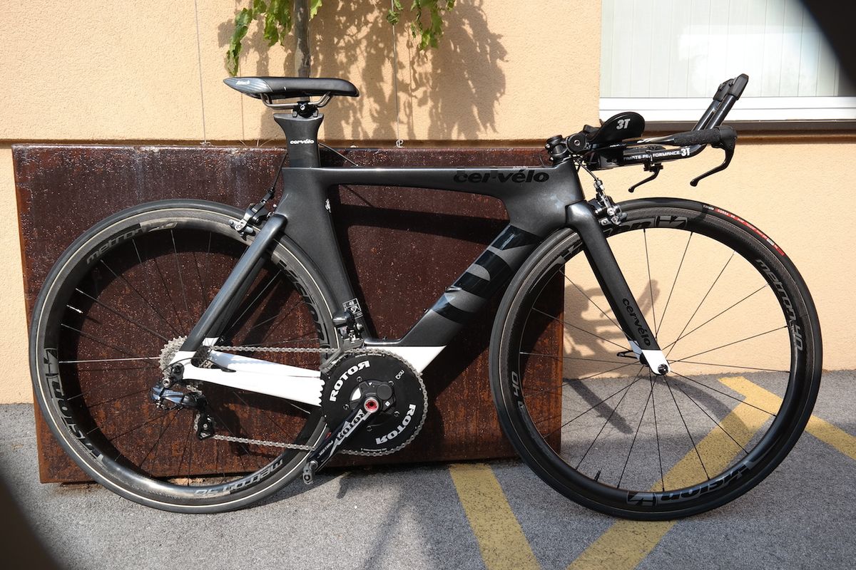 The missing Cervelo time trial machines have a black-and-white paint scheme.