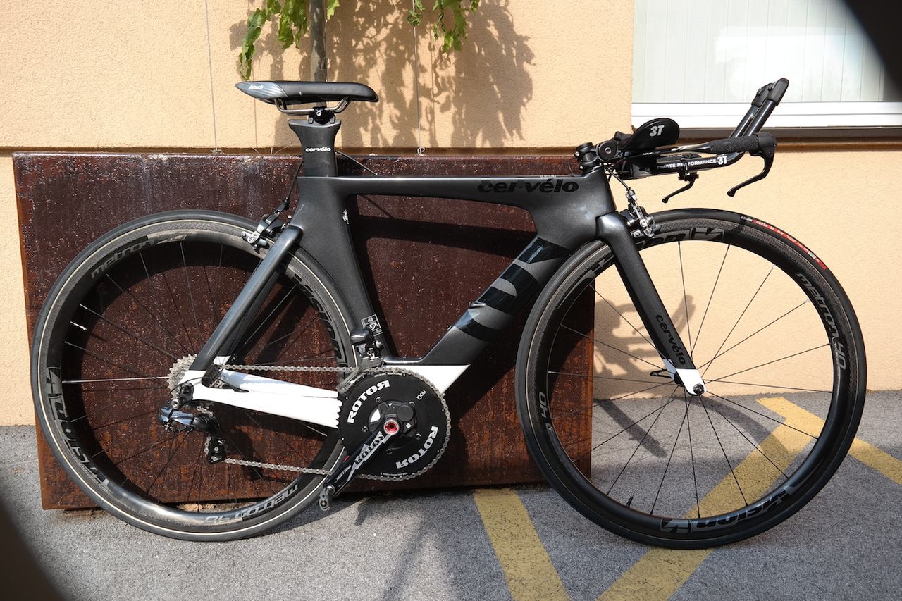 The missing Cervelo time trial machines have a black-and-white paint scheme.