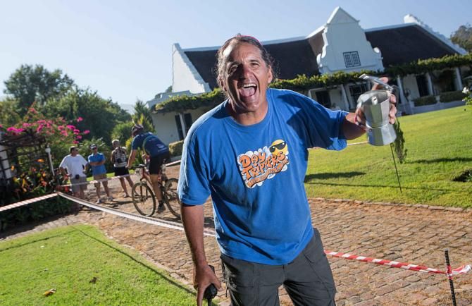 Steve Thomas encourages riders at Water point 3
