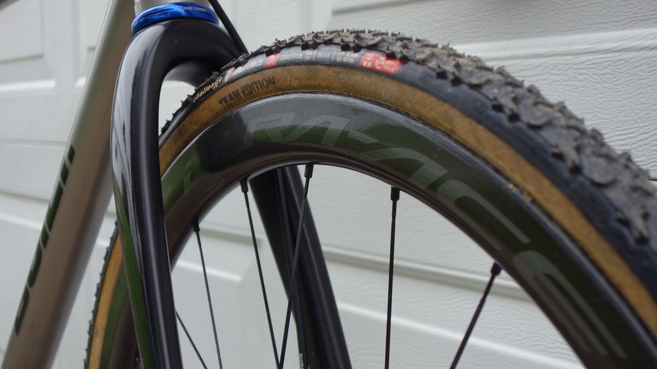 The ENVE Carbon Cross Disc fork provides plenty of clearance for the tyres and any additional mud