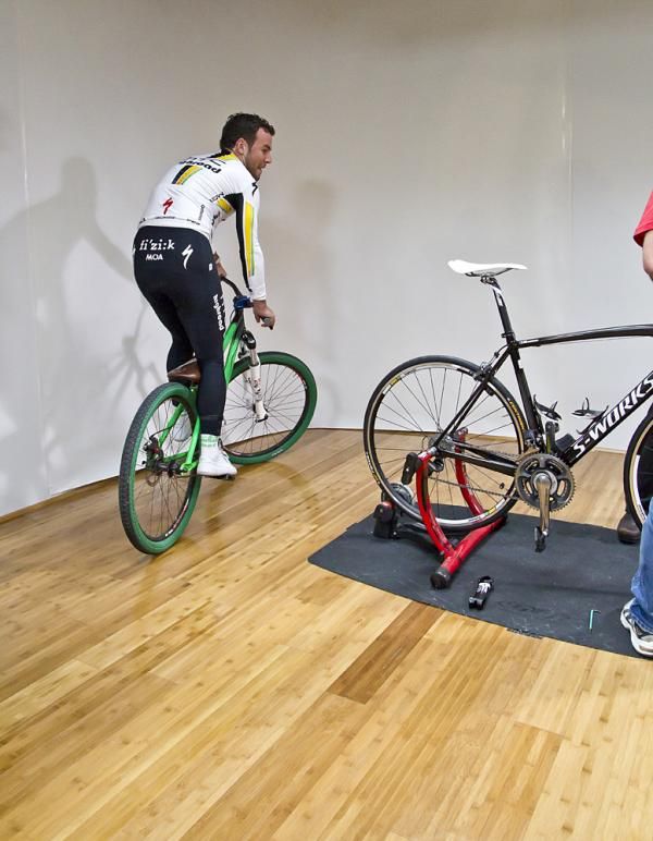 Mark Cavendish plays around in the fit studio