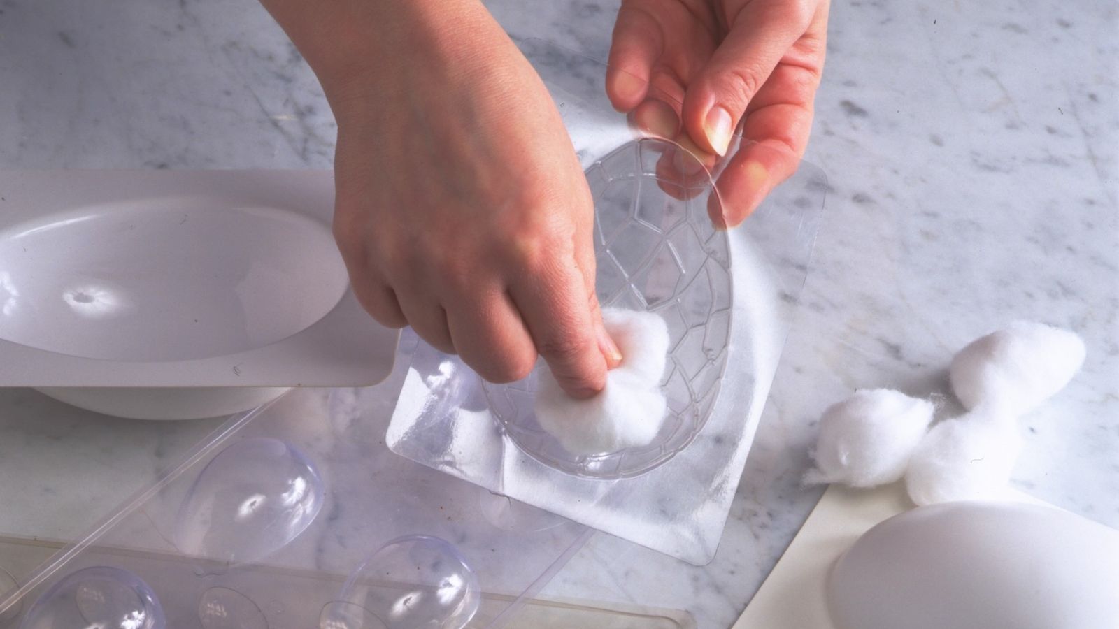 How to make chocolate Easter eggs with and without a mould GoodtoKnow