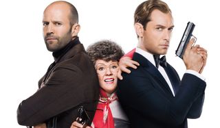 Spy Melissa McCarthy trying to escape from between Jason Staham and Jude Law