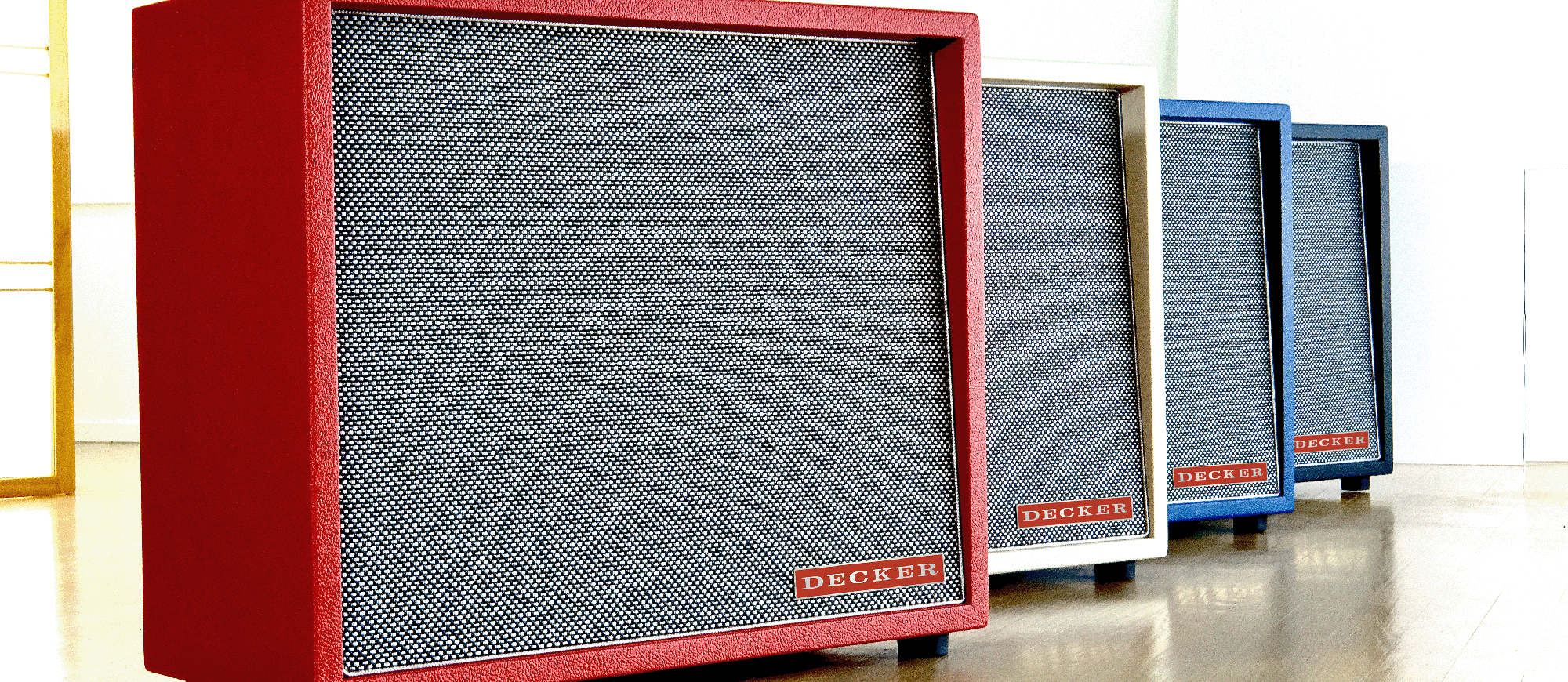 A Decker Hummingbird 15 in Valentine Red