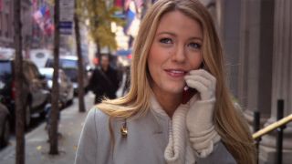 Blake Lively talking on the phone in a grey coat in NY, Gossip Girl.